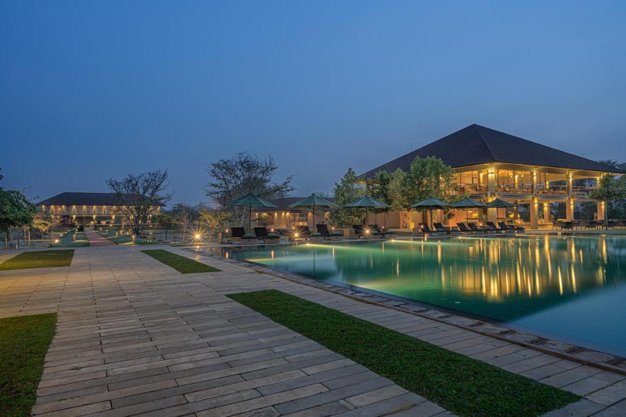 Water Garden Sigiriya - 30 Chic Designed Private Villas Overlooking Sigiriya Exterior photo